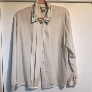 Women’s vintage blouse with stitching on collar and pretty decorative button